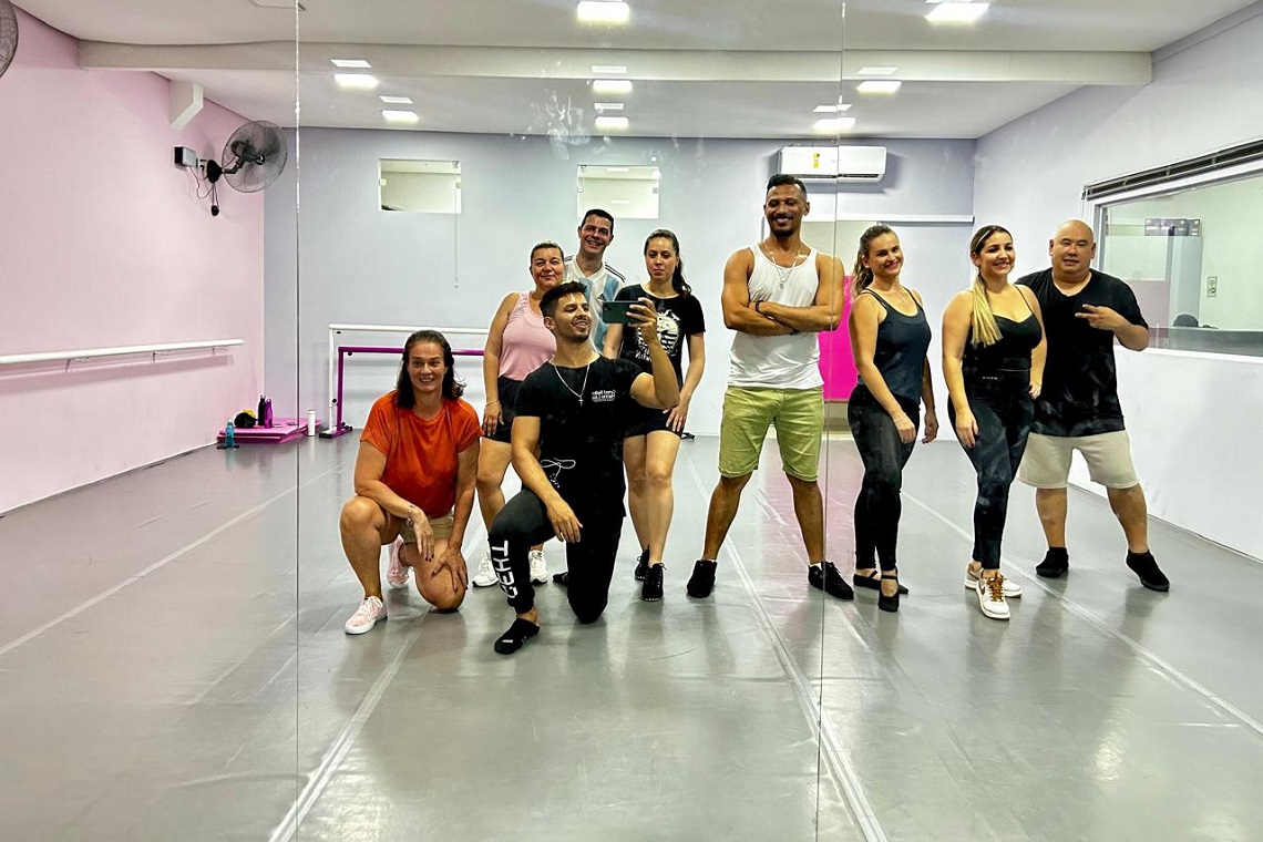 Aulas de Sertanejo e Vanera Perto de Mim